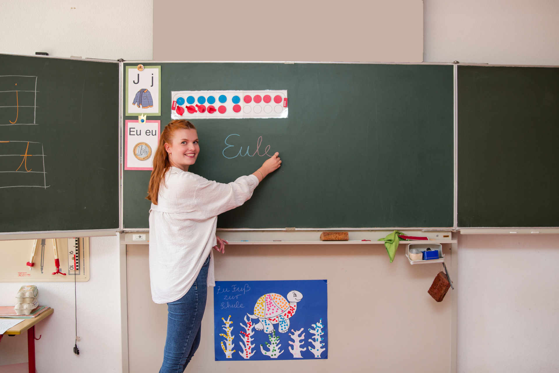 Lehrerin der Grundschule Unterlauchringen am unterrichten