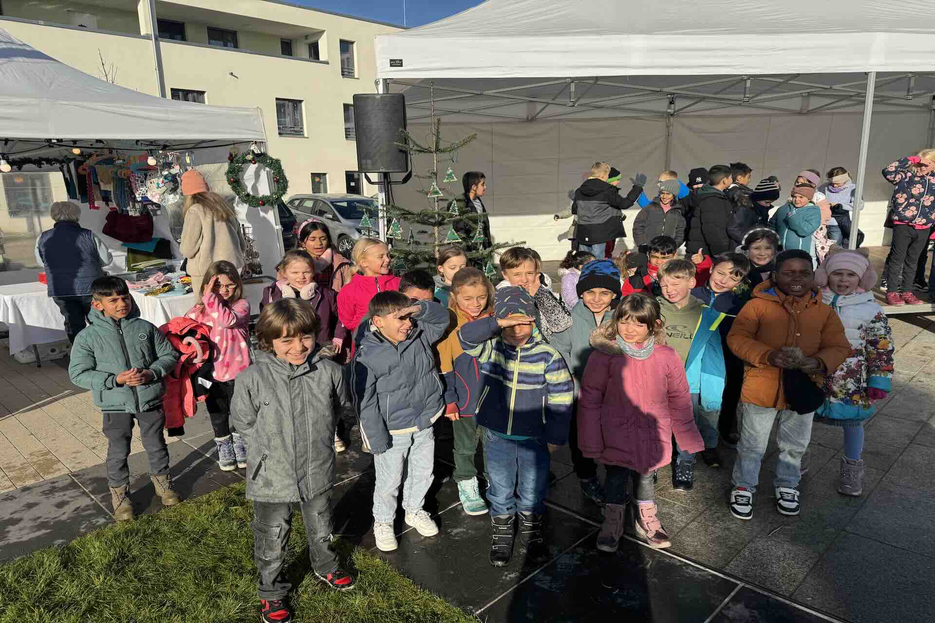 Baumschmücken Adventsmarkt Grundschule Unterlauchringen