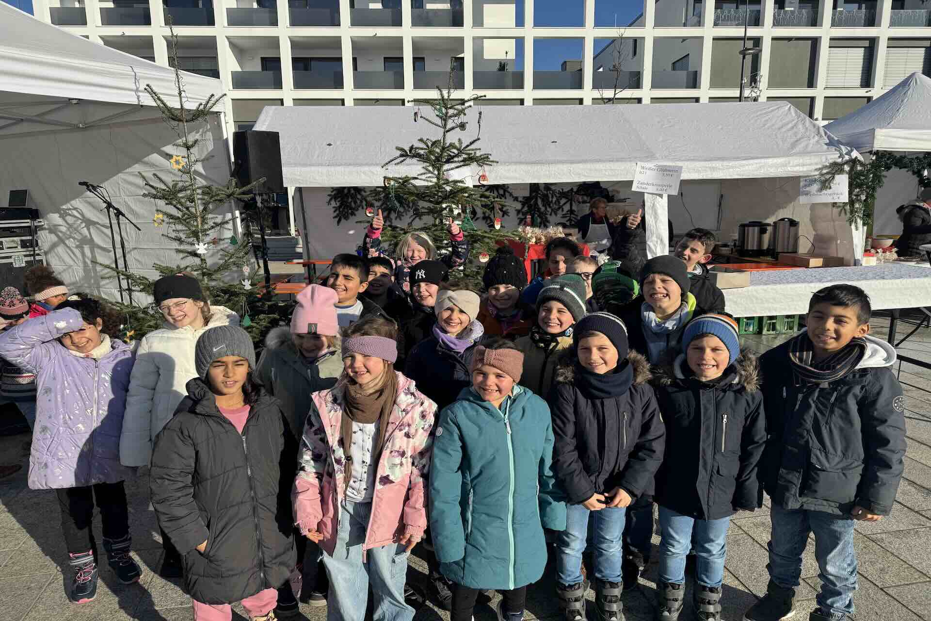 Baumschmücken Adventsmarkt Grundschule Unterlauchringen