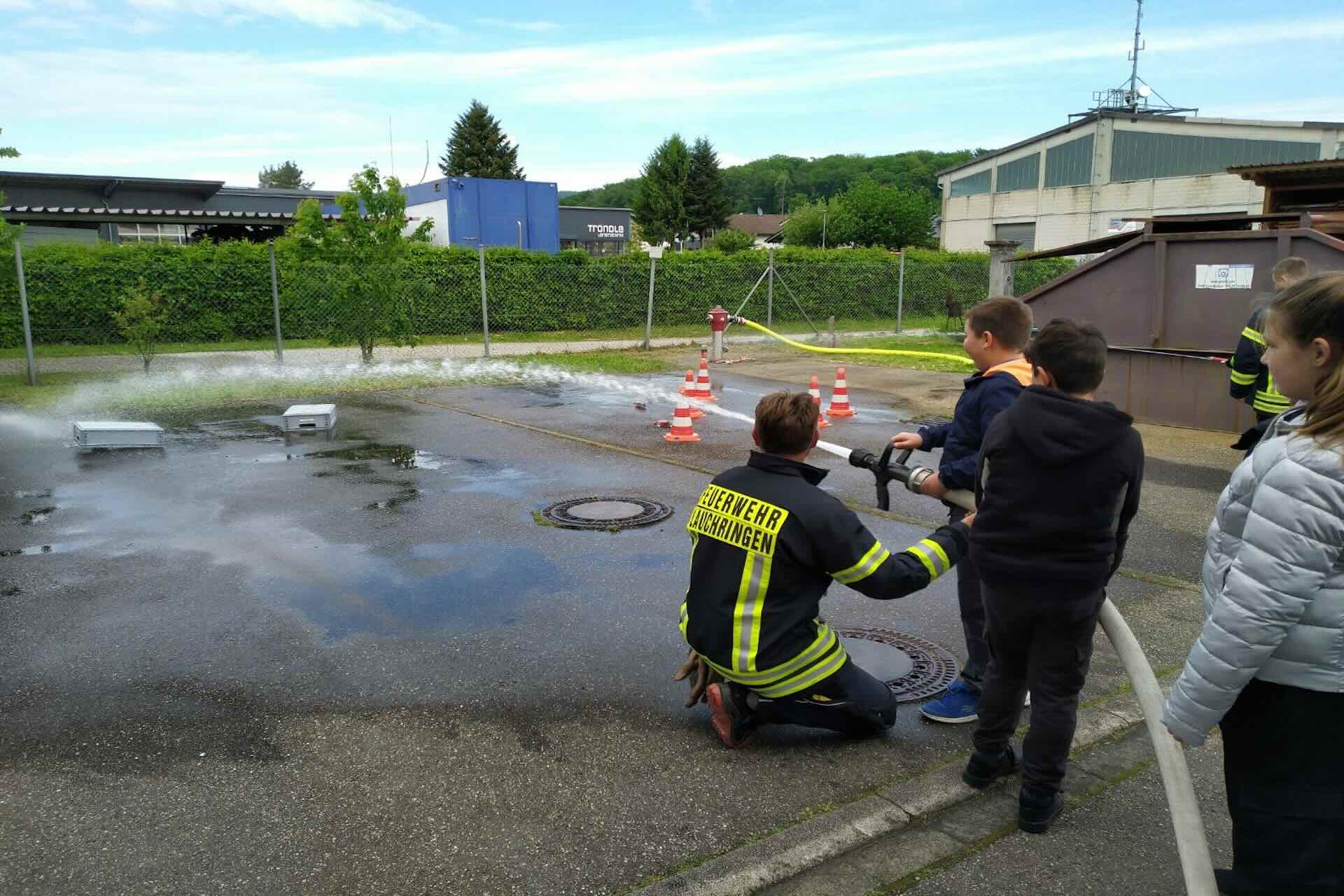 Besuch Feuerwehr 4.Klassen GSUL