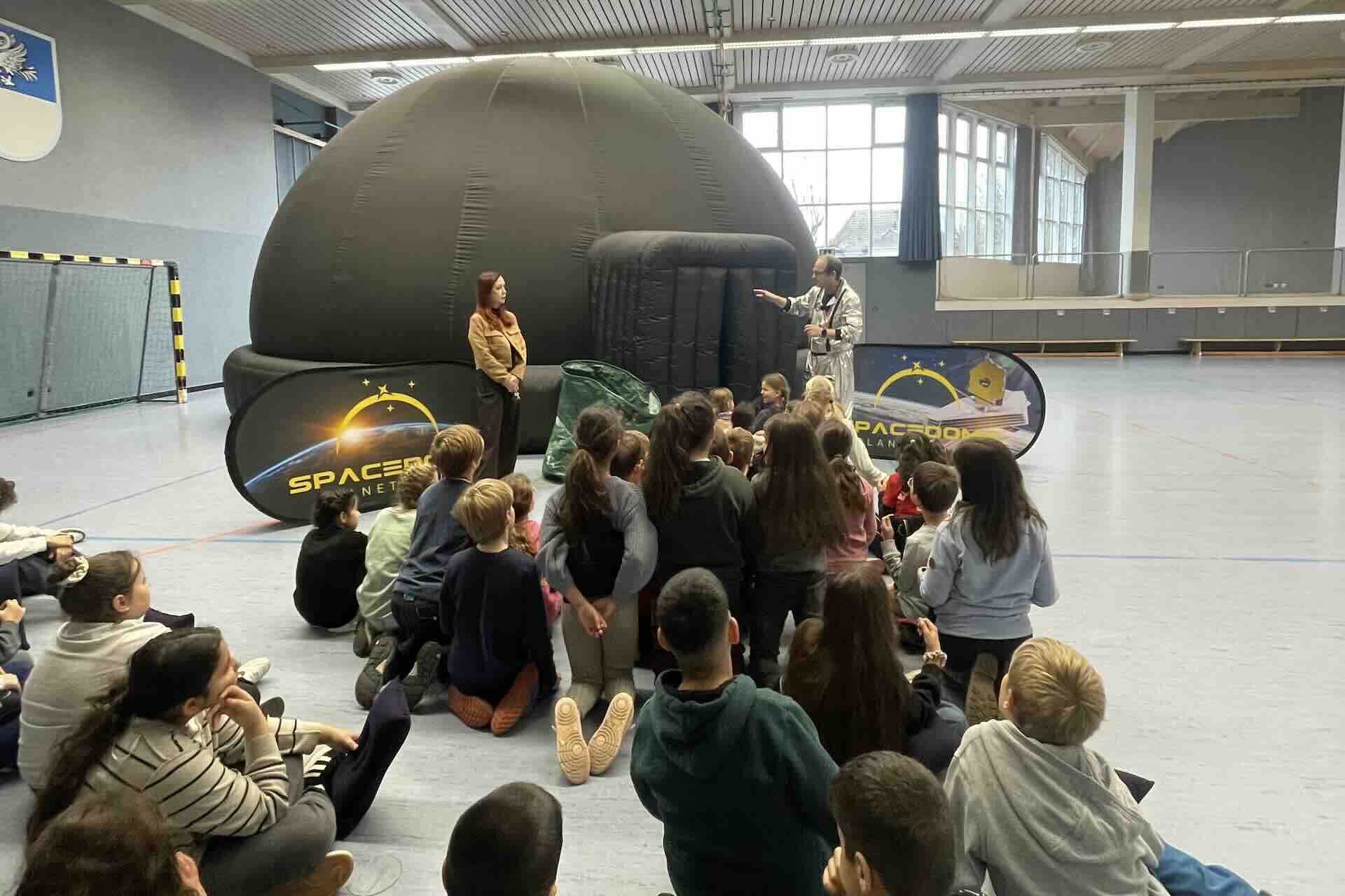 Mobiles Planetarium GSUL