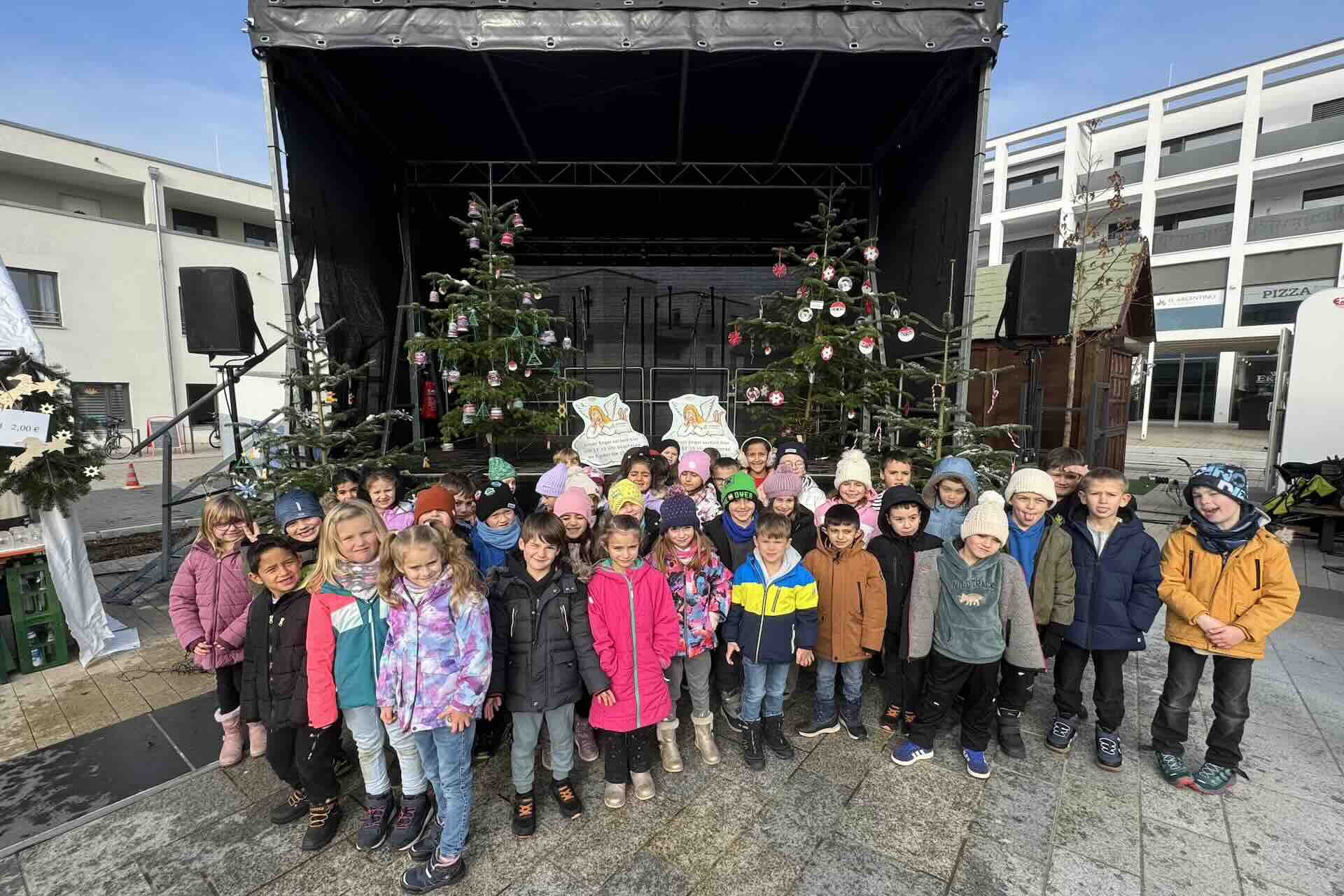Weihnachtsbaumschmücken GSUL